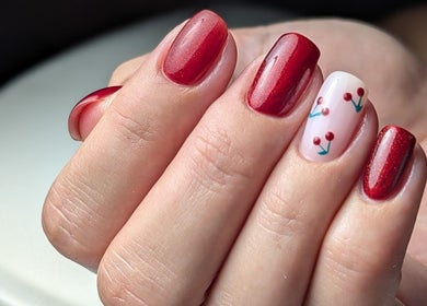 Art d'ongles rouge élégant à Kélonia ongles et bien-être, Plaisance-du-touch, Occitanie, FR.