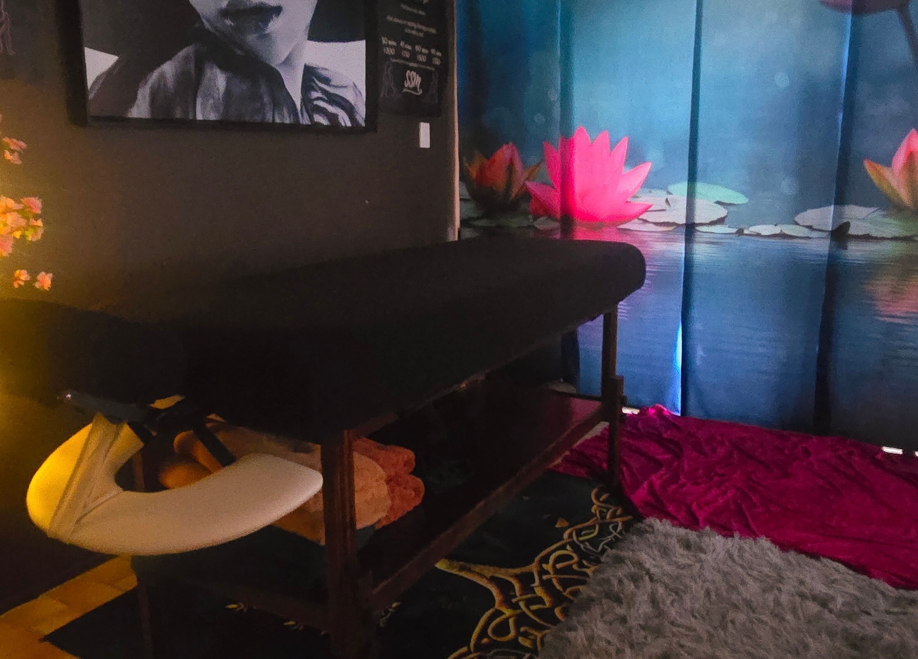 Relaxing massage room at SSM Massage, Andergrove, Queensland, AU, featuring serene decor and ambient lighting.