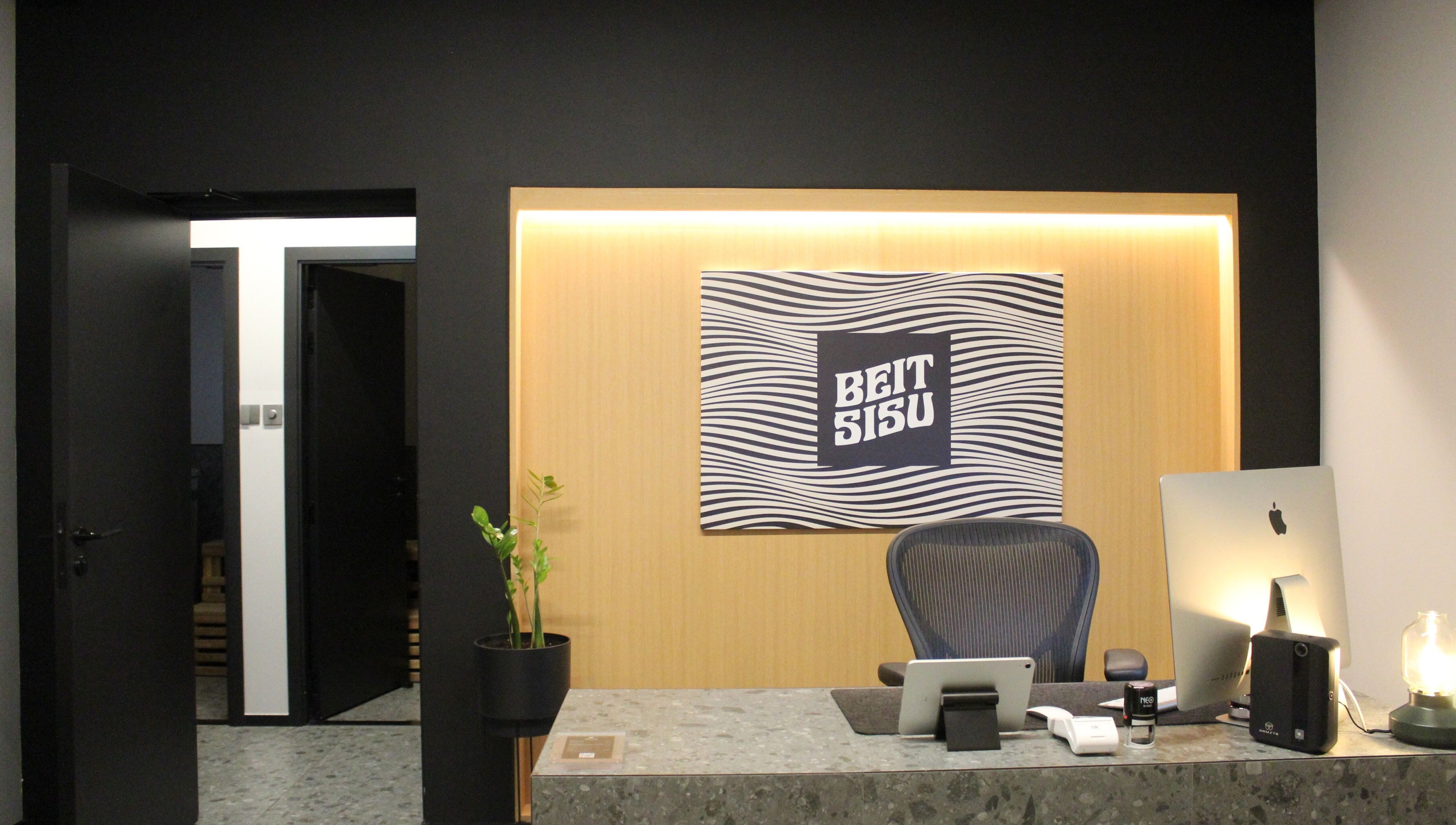 Reception area of Beit Sisu in Dubai, Dubai, AE, featuring modern decor and welcoming ambiance.