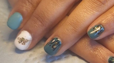 Stylish nail art at Raven Nails by Michélle, Roodepoort, Gauteng, ZA, featuring blue and white polish with gold accents.