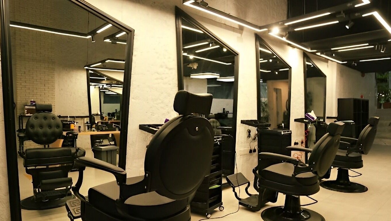 Sleek interior of Self Reflection Barbershop in الرياض, منطقة الرياض, SA with modern styling chairs and mirrors.