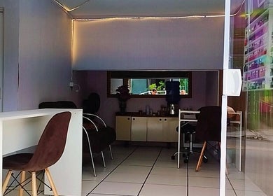 Espaço interno do Espaço Antonella, São Paulo, São Paulo, BR com decoração moderna e minimalista.