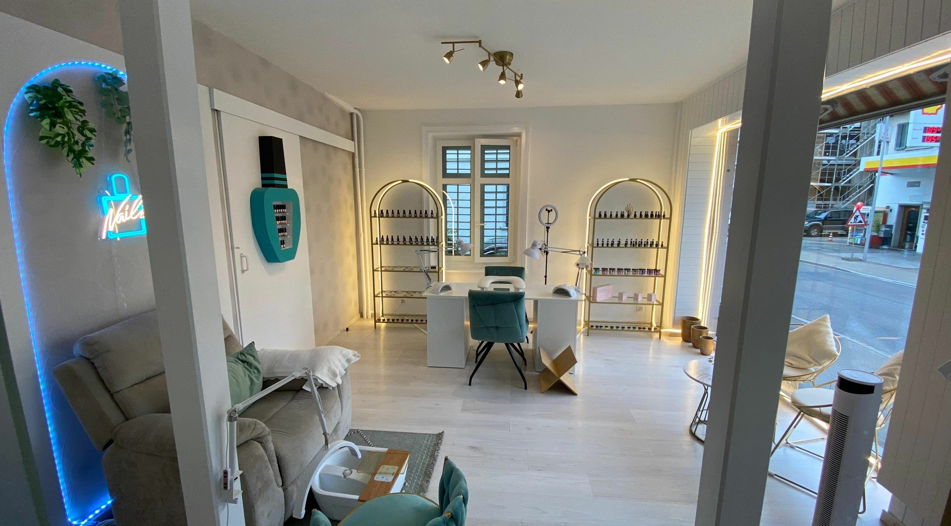 Bright and stylish interior of Omi's Nail Studio in Affoltern Am Albis, Zürich, CH featuring modern decor.