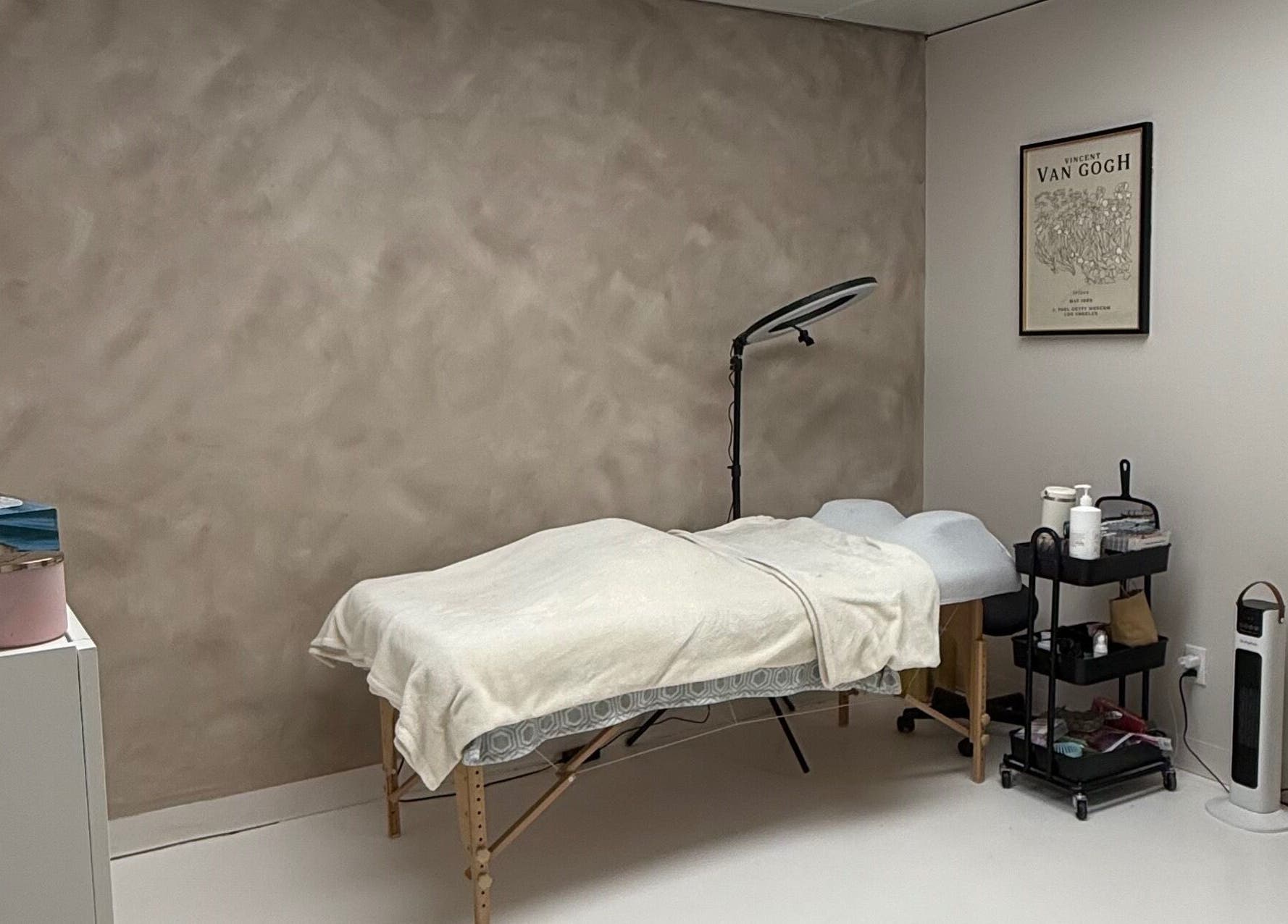 Cozy treatment room at Lashes By Alex, Laval, Québec, CA featuring a bed and modern decor.