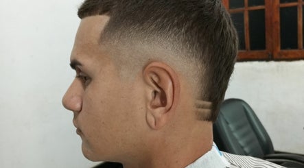 Estilo Urbano Barbería image 3