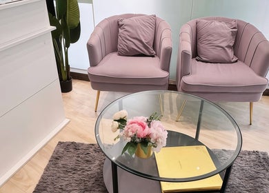 LynnStudiosg lounge area with chic pink chairs and glass table in Singapore, Singapore, SG.