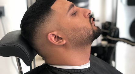 Sharp Cuts imagine 2