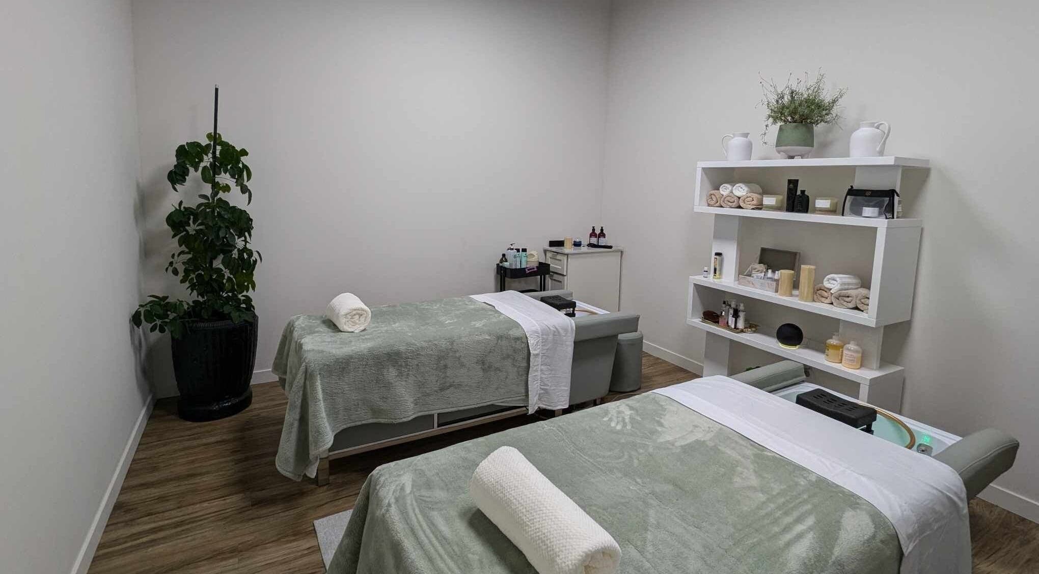 Salle de massage paisible au Diego Sarmiento Centre de Beauté à Montréal, Québec, CA.