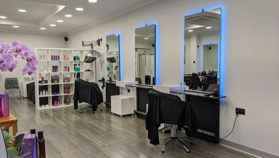 Radiant Mane Hair Salon billede 1