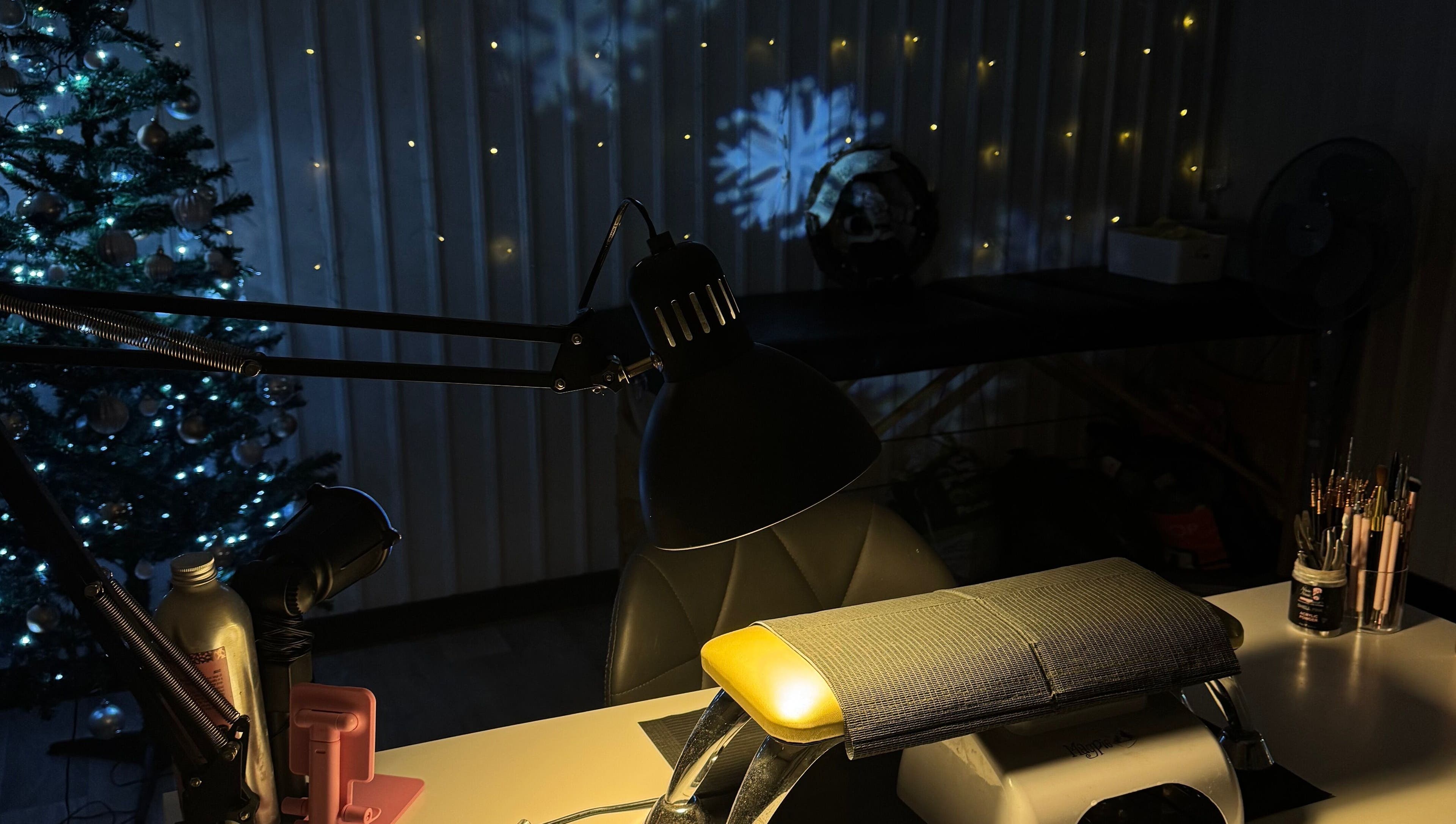 Ambersbeautyx nail station with glowing lamp and Christmas decor in Stoke-on-Trent, England, GB.