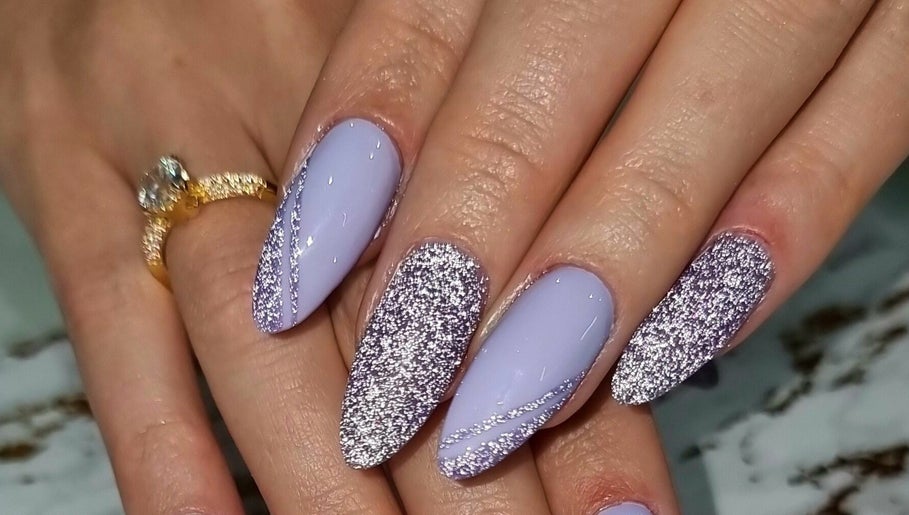 Nail Artist Courtney White, bilde 1