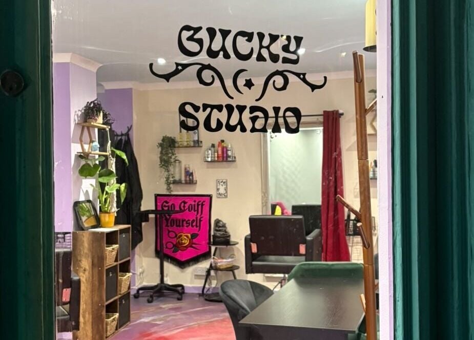 Entrance view of Go Coiff Yourself salon in Brighton And Hove, England, GB.