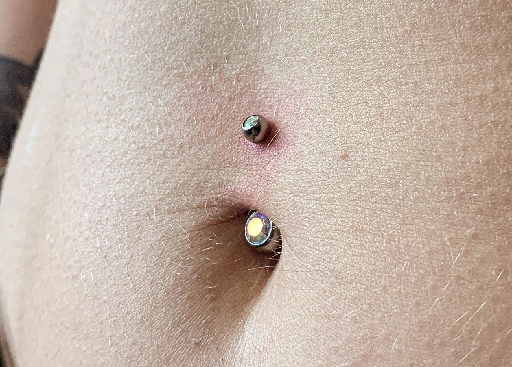 Piercing all'ombelico realizzato da Liberty Ink Tattoo & Piercing a Firenze, Toscana, IT.