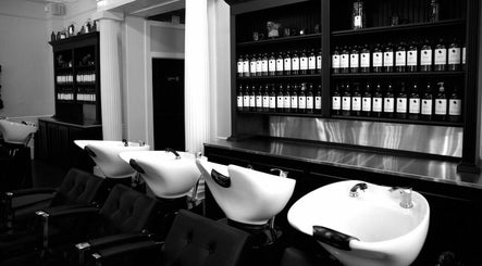 Salon Noir image 3