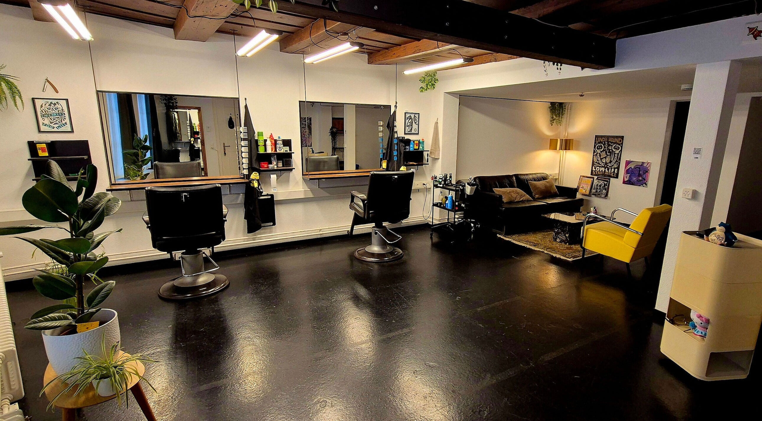 Stilvoller Beauty-Salon HARCO in Bern, Bern, CH mit modernen Details und gemütlicher Wartebereich.