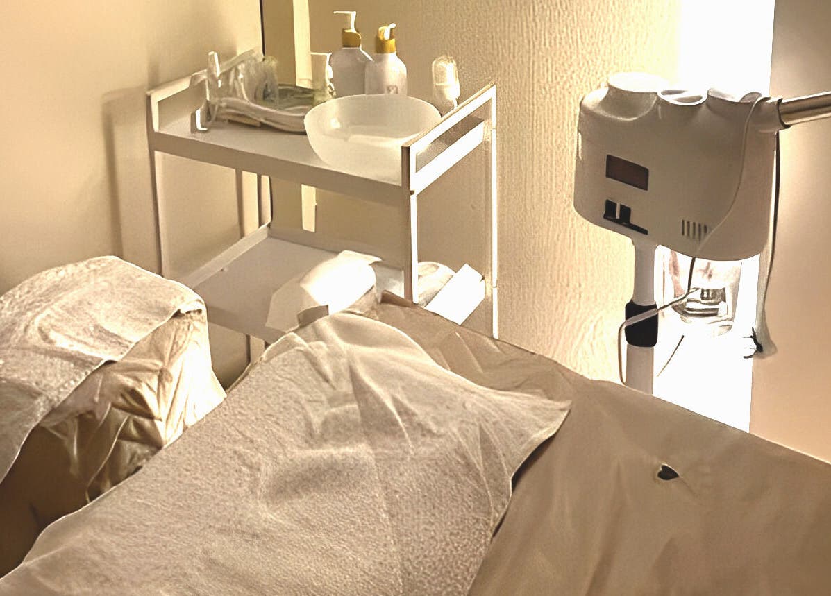 Peaceful treatment room at Beylla Medispa Teluk Intan, TELUK INTAN, Perak, MY, featuring a modern setup.