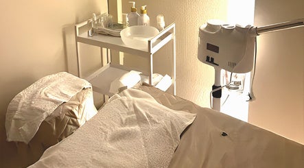 Peaceful treatment room at Beylla Medispa Teluk Intan, TELUK INTAN, Perak, MY, featuring a modern setup.