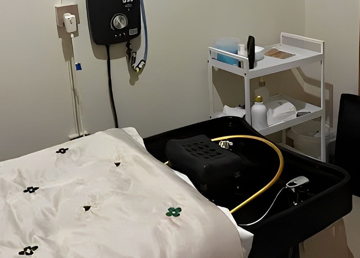 Calm treatment room at Beylla Medispa Teluk Intan in TELUK INTAN, Perak, MY, featuring modern equipment.