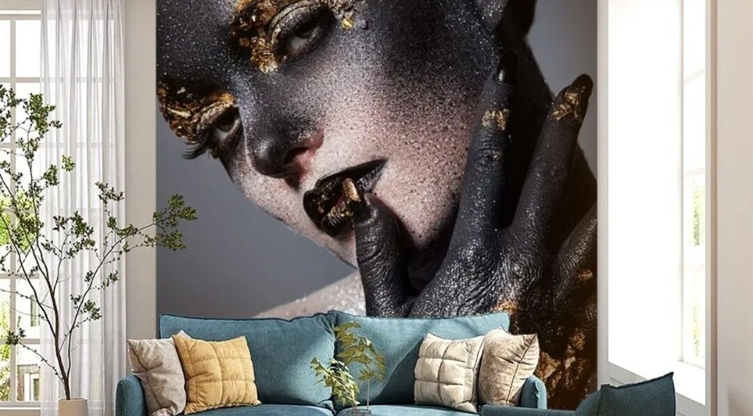 Unique lounge decor with artful wall design at Tarasht, Tehran, Tehran Province, IR.