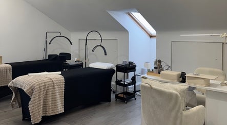 Simply Stunning's serene treatment room in London, England, GB, featuring elegant massage tables.