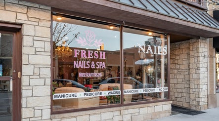 Front view of Fresh Nails & Spa located in Glen Ellyn, Illinois, US, showcasing welcoming ambiance.