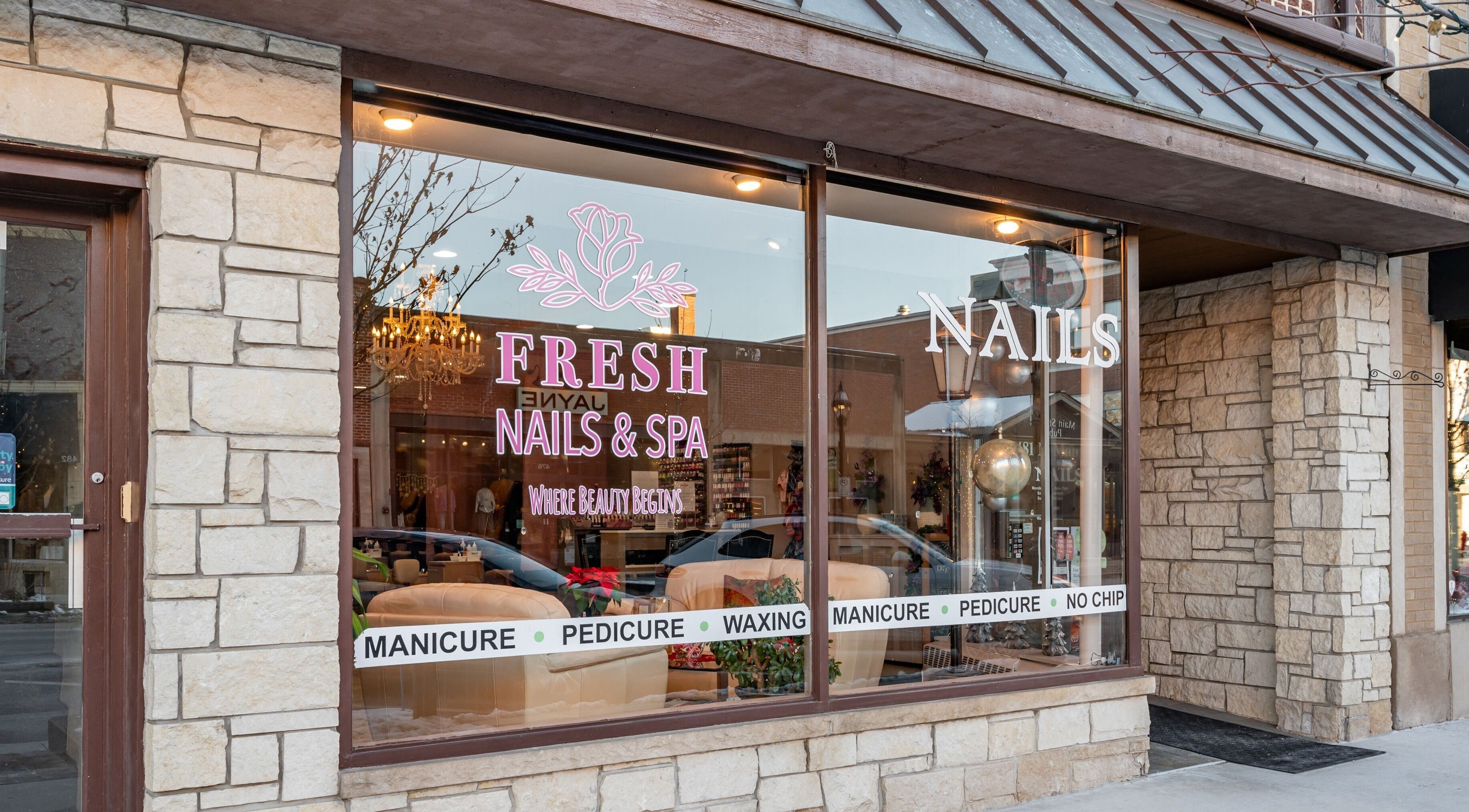 Front of Fresh Nails & Spa in Glen Ellyn, Illinois, featuring elegant exterior design.