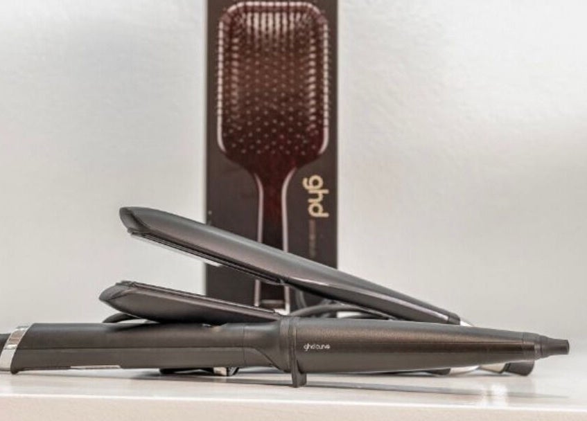 Strumento per capelli GHD esposto da Venere Parrucchieri, Alghero, Sassari, IT.