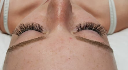 Amplify Lashes and Beauty image 2