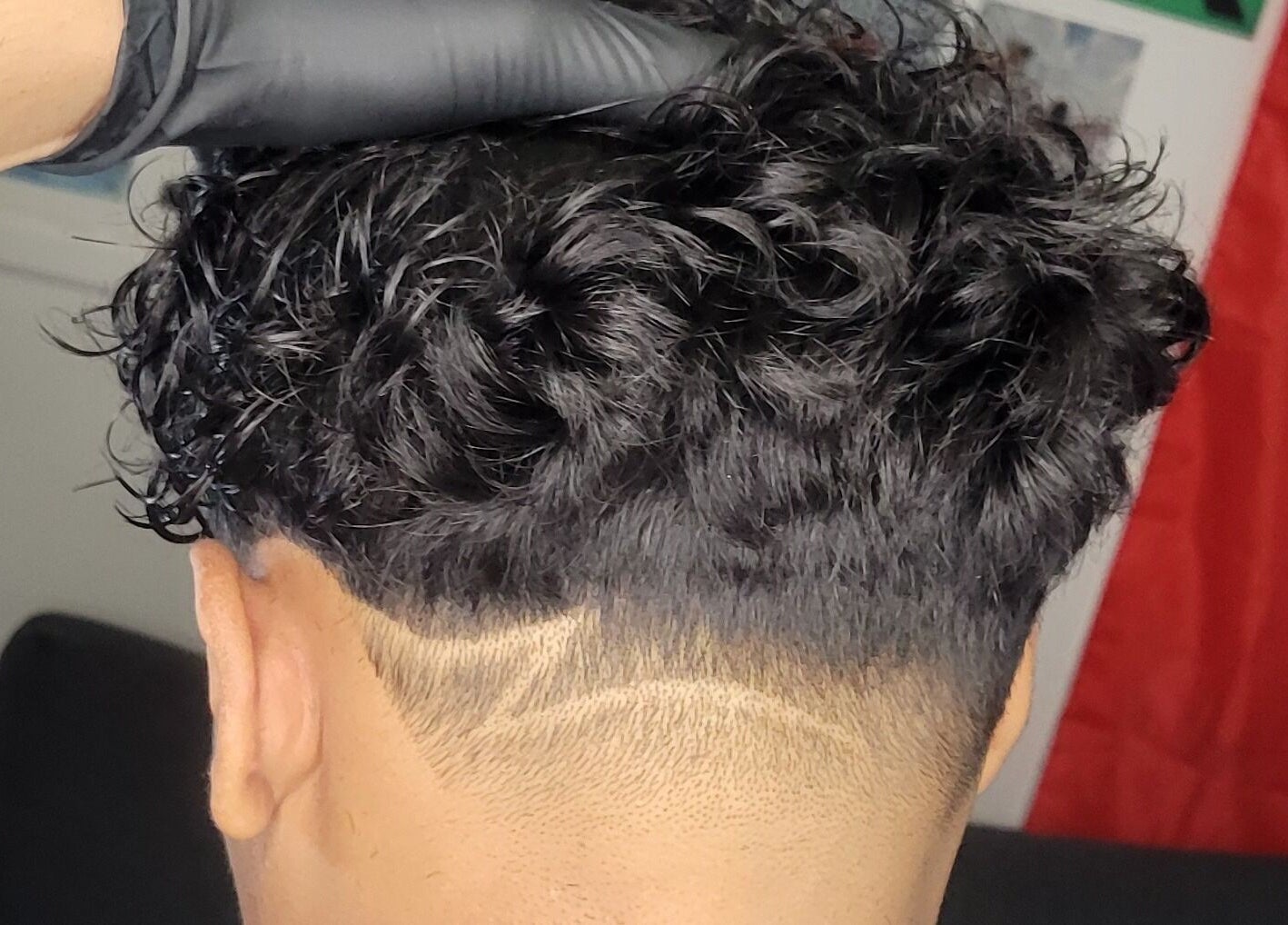 Stylish curly undercut at VINCE'S CHOPS, Montréal, Québec, CA, showcasing sharp detail.