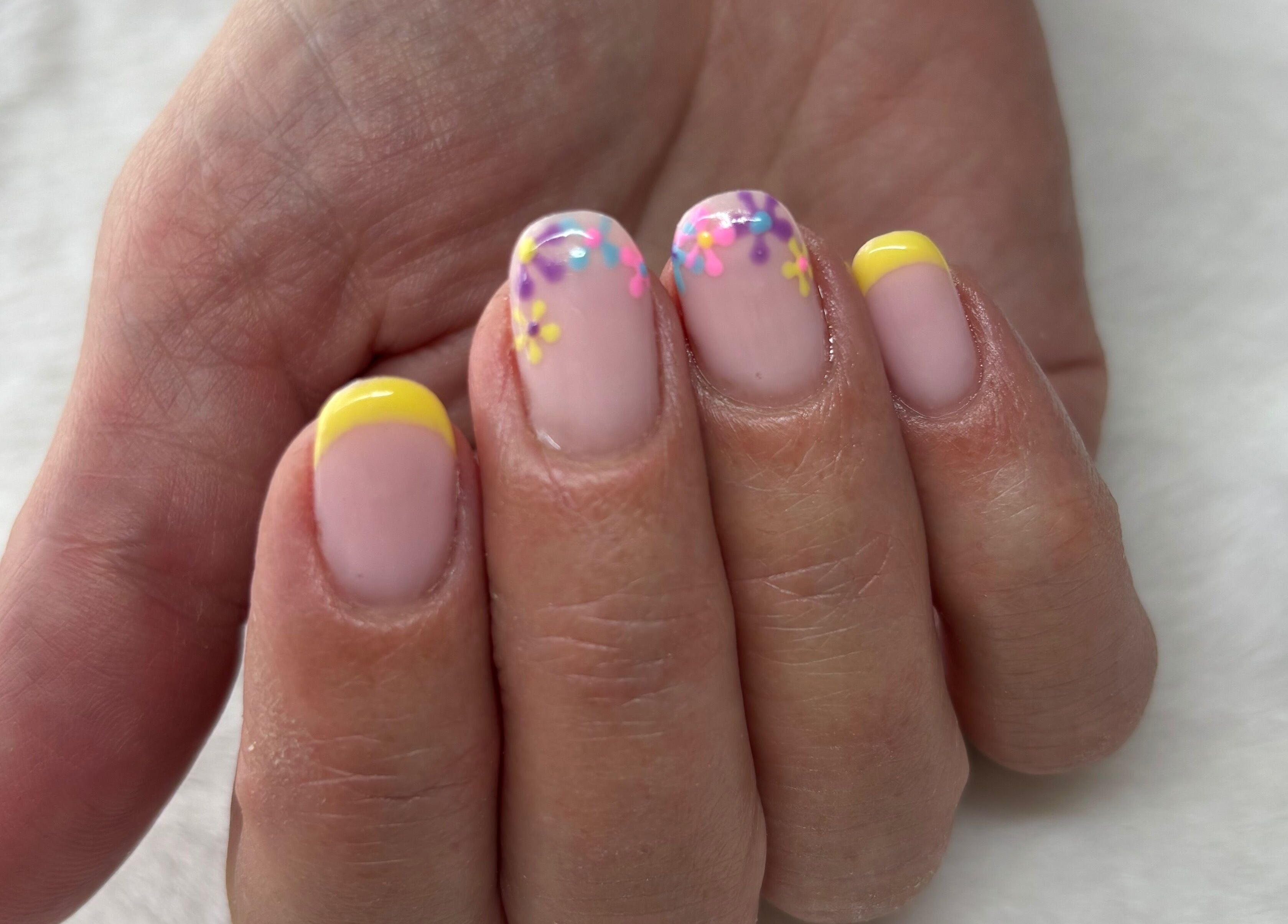 Colorful floral nail art at Vee Oli Nails in Johannesburg, Gauteng, ZA, featuring vibrant designs.