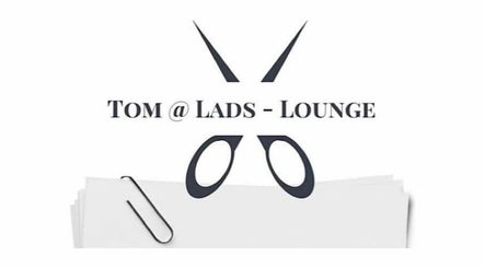 Tom Lads-Lounge