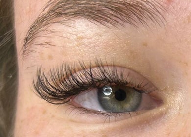 Close-up of beautifully curled lashes from Glo With The Flo, Larbert, Scotland, GB.