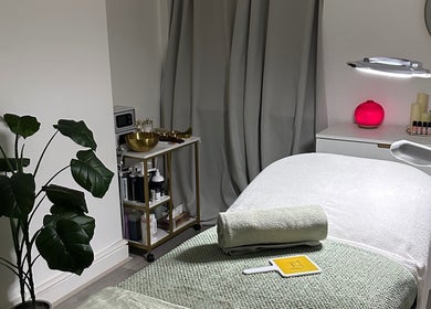 Peaceful treatment room at Reenas Touch in London, England, GB, featuring spa bed and calming decor.