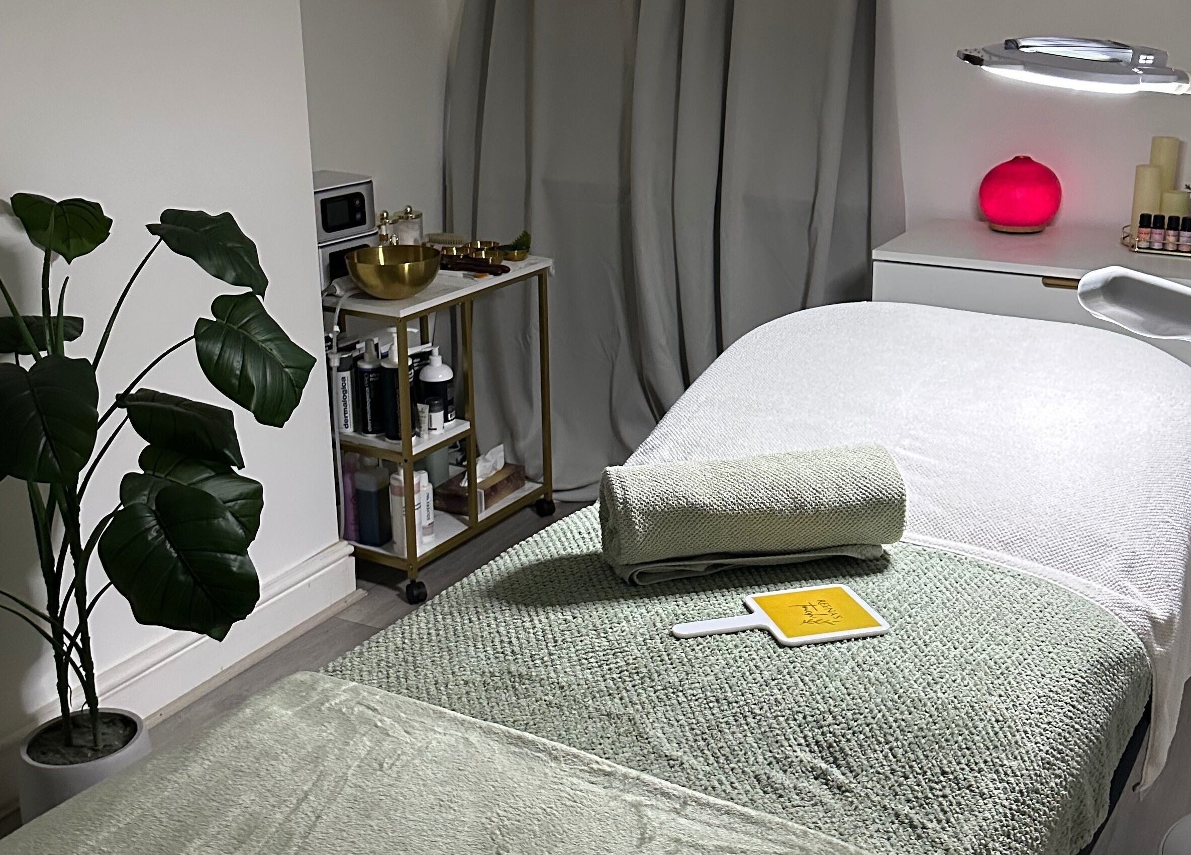 Relaxing treatment room at Reena’s Touch, London, England, GB with a cozy bed and calming decor.