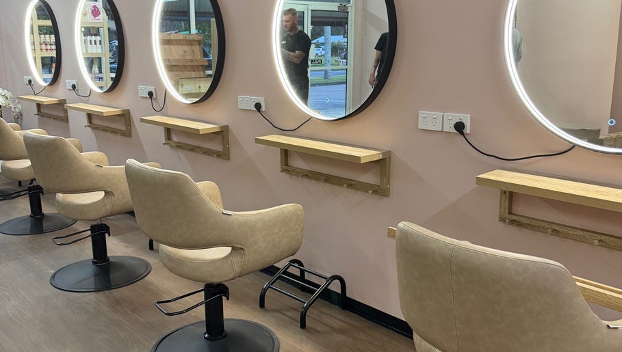 Envee Hair Studio image 1