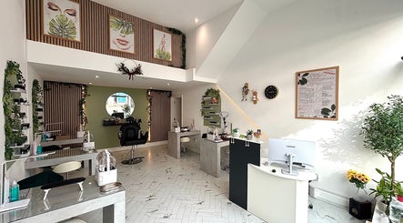 Chic interior of Dua Beauty Studio, Brighton, England, GB with modern design and lush greenery.