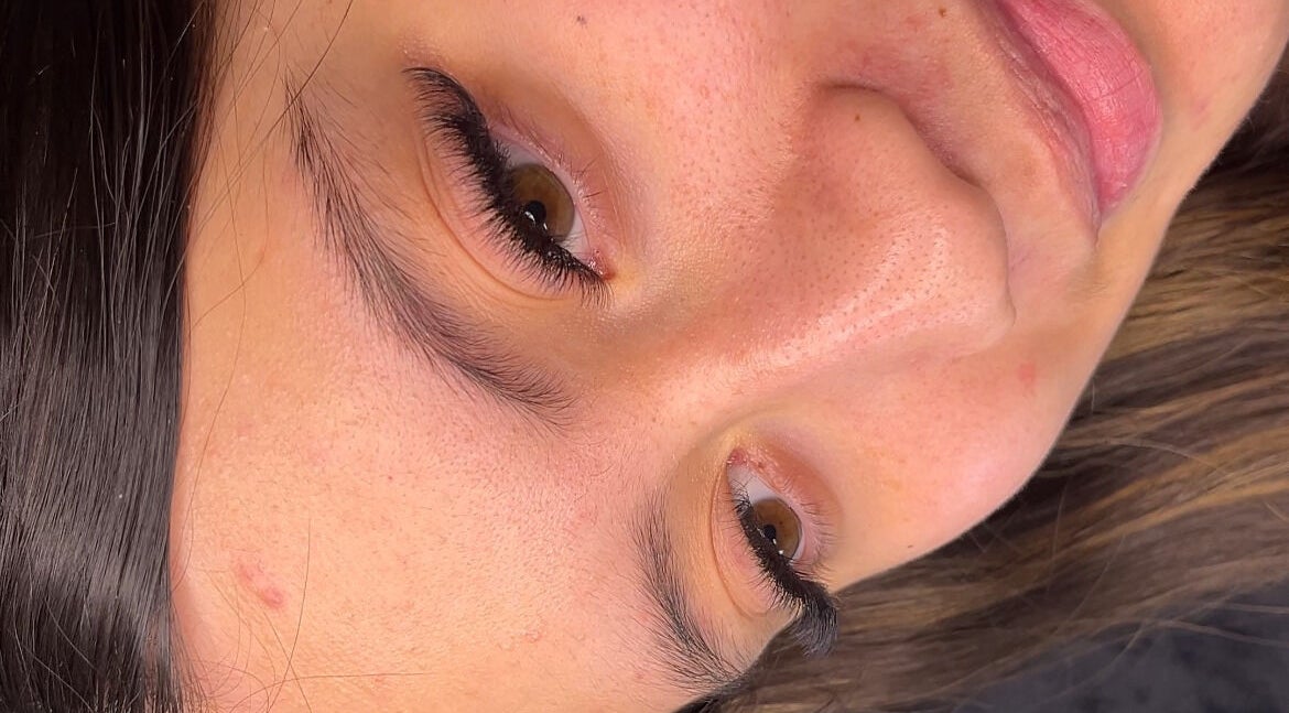 Closeup of styled lashes at Luxxy Lash Artistry, Levin, Manawatū-whanganui, NZ, showcasing meticulous detailing.