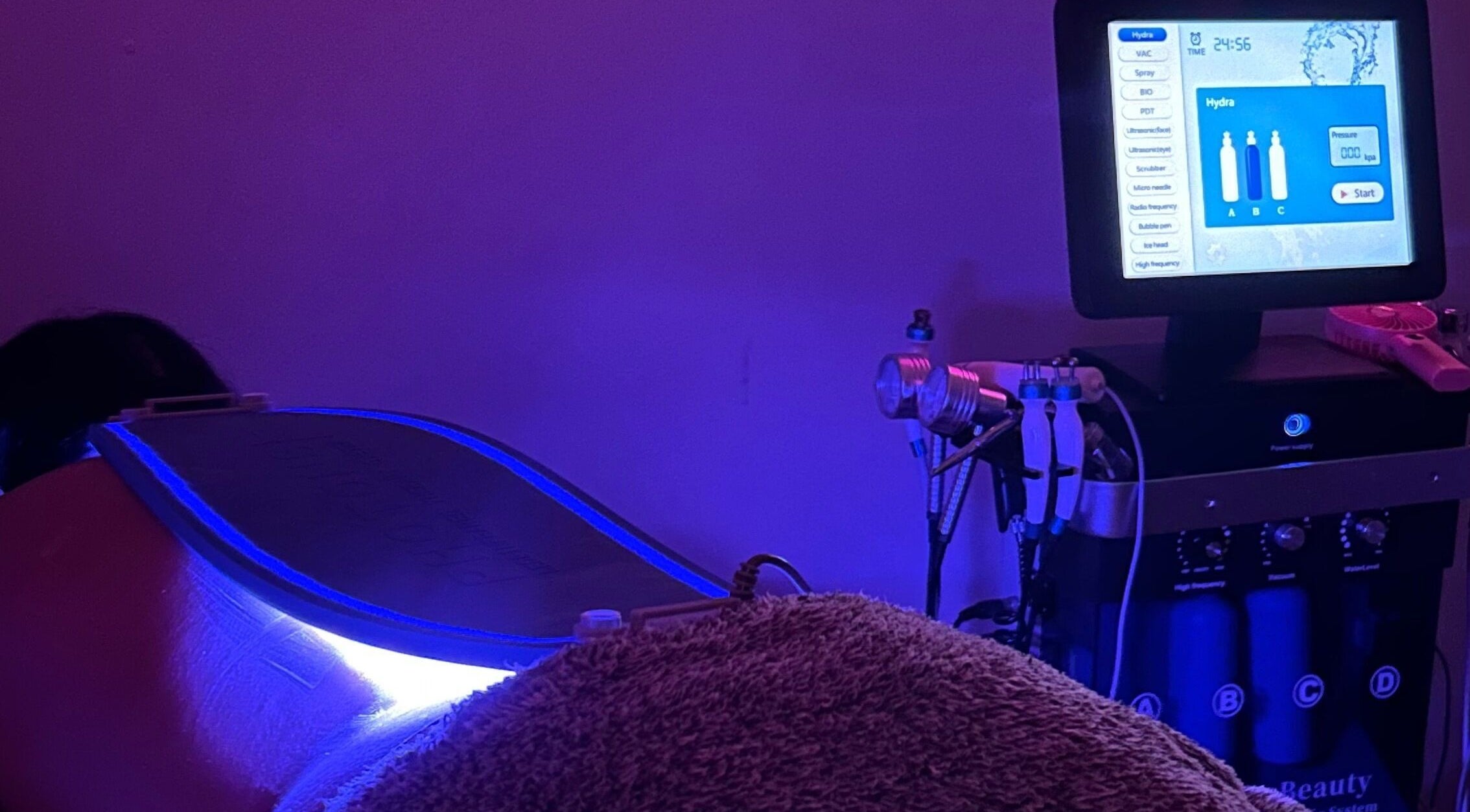 Tratamiento de luz LED en Estroesthetics, Guaynabo, Guaynabo, PR. Moderno equipo de bienestar.