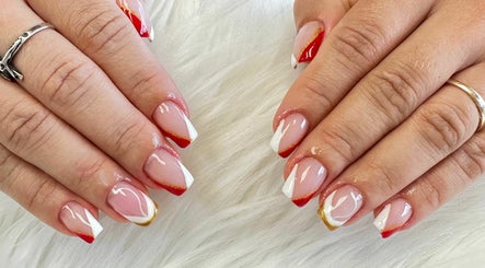 Julia Oliveira nail designer