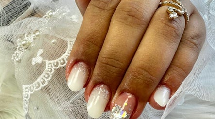 Julia Oliveira nail designer, bild 2