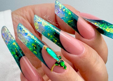 Unghie decorate con disegni fluo presso Daniela De Furia Nails Specialist, Casalgrande, Emilia-romagna, IT.