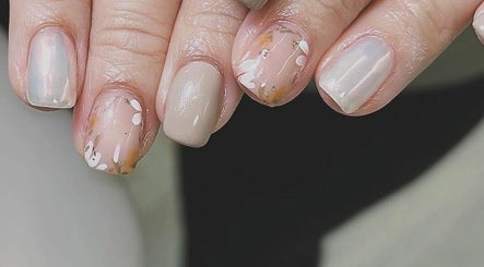 Un’s nail image 2