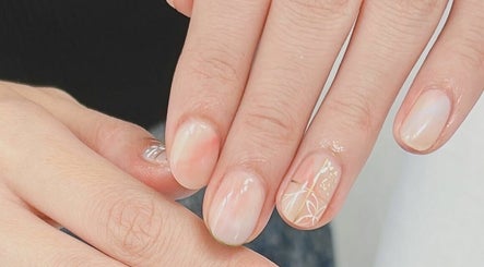 Un’s nail image 3