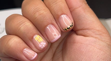 Nails by Tara صورة 3