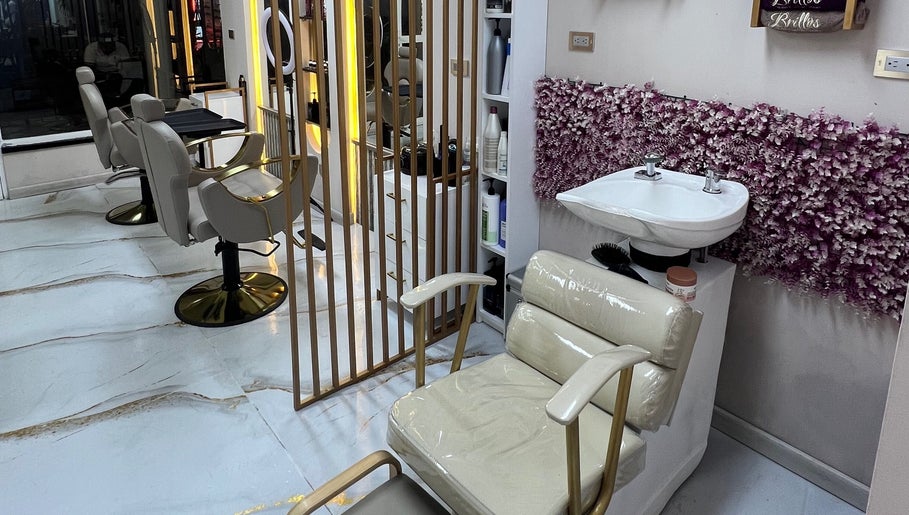 Brillos Salón & Spa Studio image 1