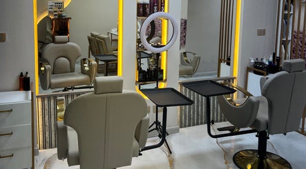 Brillos Salón & Spa Studio image 2