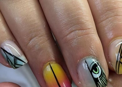 Art des ongles coloré à Freyja Beauty Nails, Deville, Grand Est, FR.