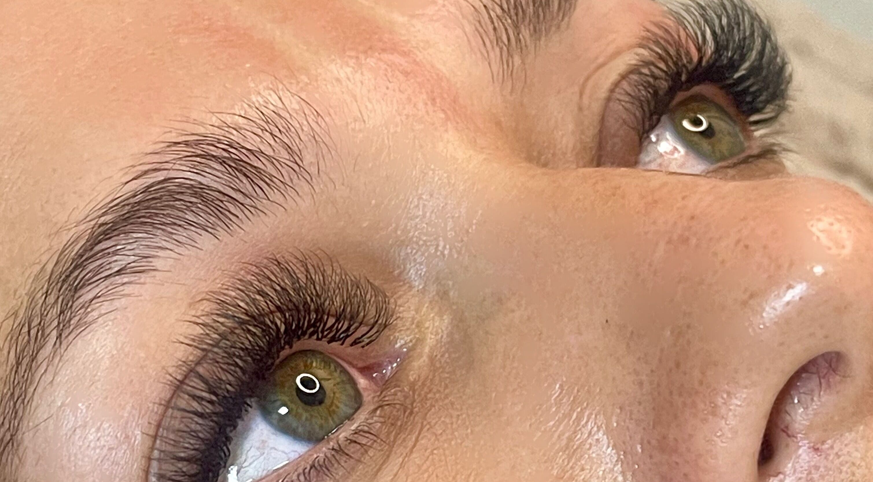 Close-up de cílios tratados no Studio Ana Osisches, Barcelos, Braga, PT, mostrando detalhes impressionantes.