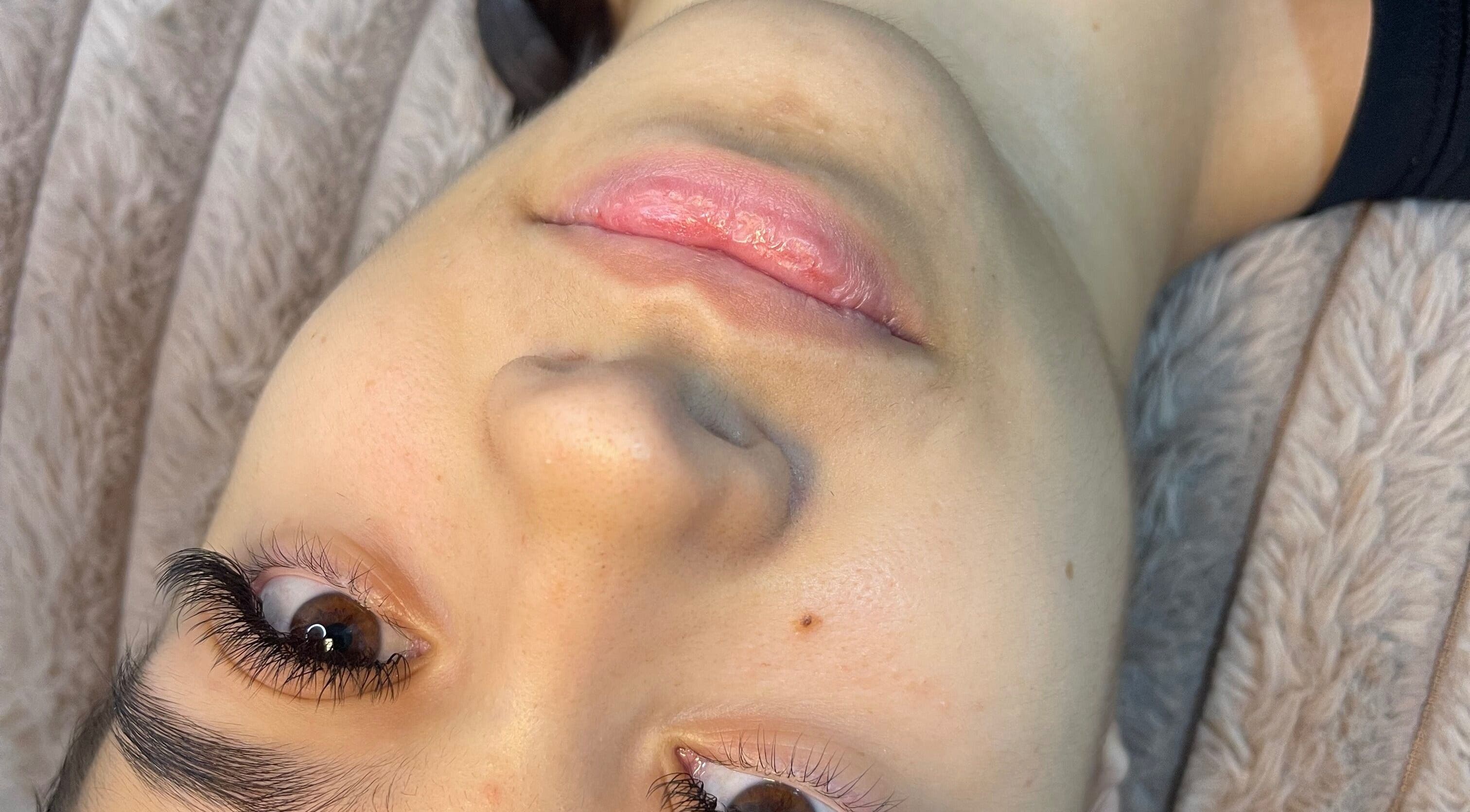 Tratamento facial em Studio Ana Osisches, Barcelos, Braga, PT, realça beleza e saúde da pele.