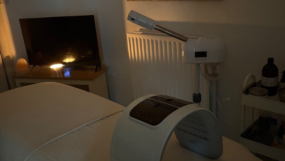 Tranquil treatment room at Spirituellefacials, London, England, GB, with ambient lighting and modern equipment.